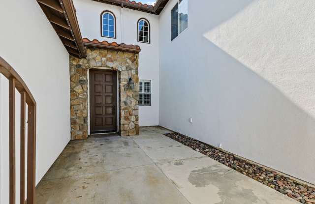 Rare 6 br/4ba home in Redhawk, Villa Avanti. 3 car garage 3,324 sqft, Golf Course Views, Dual Master Bedrooms. Gallery 4