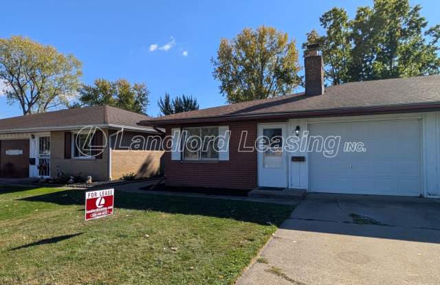 Brick Ranch Duplex with Fireplace, Private Deck  Lawn Care Included in Lorain photos photos