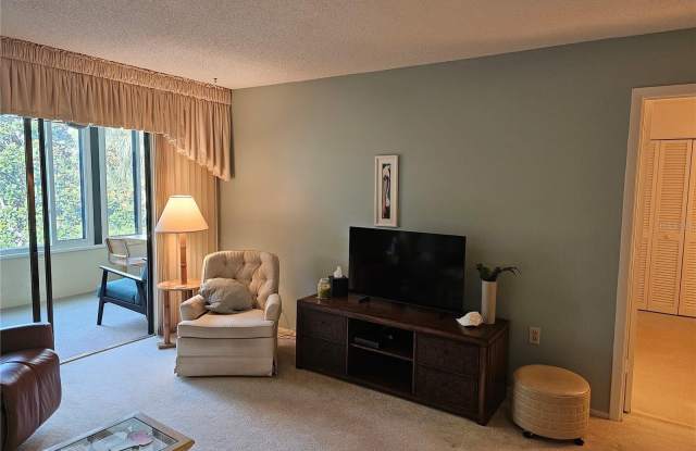 586 LAKESIDE Drive Gallery 4