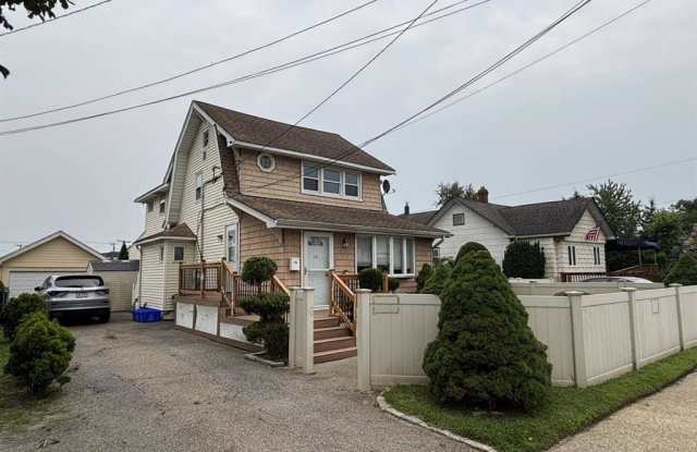 14 Nicholas Avenue - 14 Nicholas Avenue, East Rockaway, NY 11518