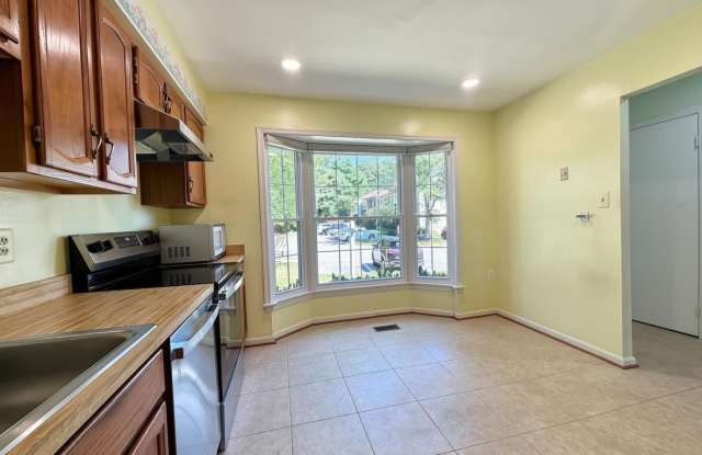 5406 NEW LONDON Drive Gallery 3