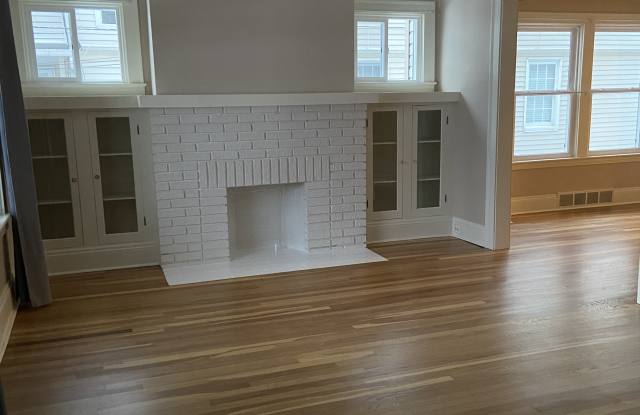 2196 Woodward Avenue - 2196 Woodward Avenue, Lakewood, OH 44107