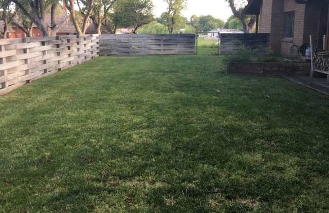 1411 W. Orchard Lane Unit B Gallery 4