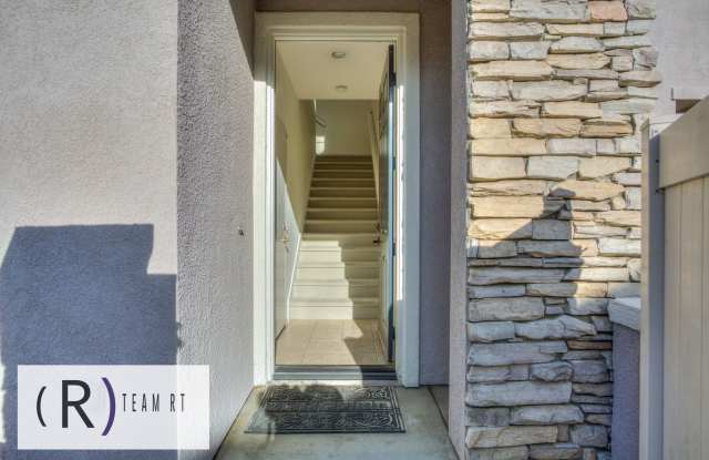 A Stunning Two-Story 2 Bed 2 Bath Home near Victoria Gardens Gallery 4
