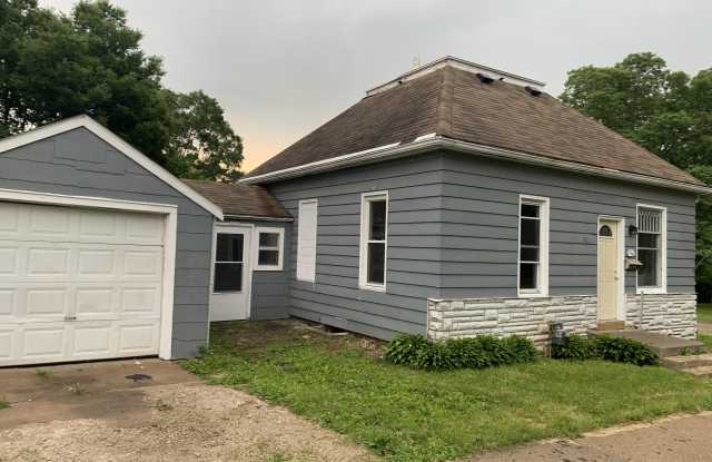 305 9th Street - 305 9th Street, Marion, IA 52302