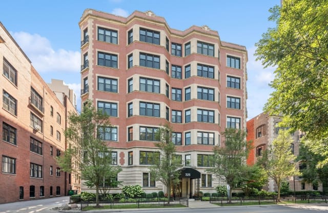 325 W Fullerton Parkway - 325 West Fullerton Parkway, Chicago, IL 60614
