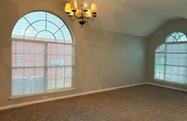 1912 Oak Hollow Drive Gallery 3