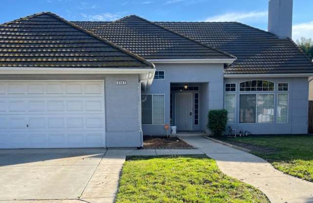Hot Rental Alert! Gorgeous North Fresno Home! - 2147 East Pryor Drive, Fresno, CA 93720