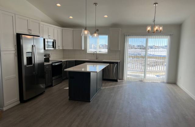 4 Bedroom/3 Bathroom House - 6648 Toronto Drive South, Fargo, ND 58104 4 Bedroom/3 Bathroom House - 6648 Toronto Drive South, Fargo, ND 58104