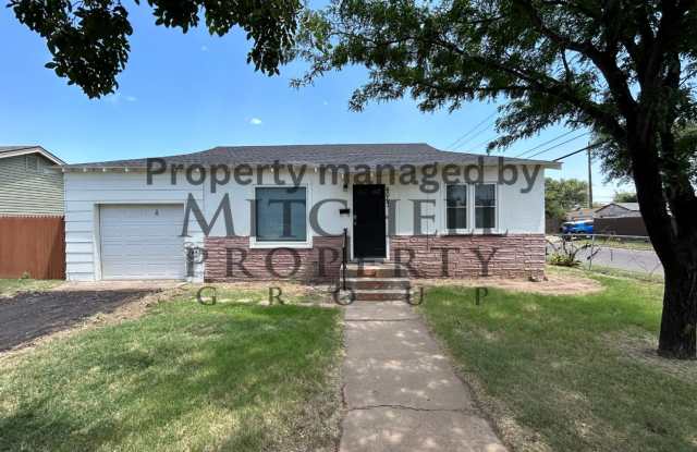 Welcome to 4017 S. Hughes! 2 bedroom 1 Bath with a garage and a big backyard in Southlawn. photos photos