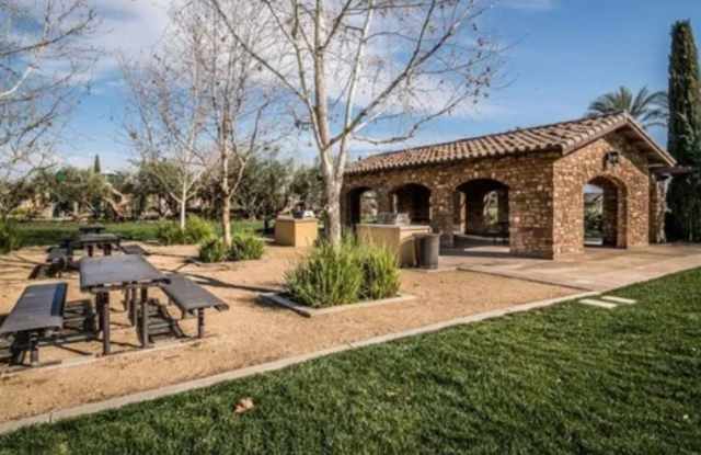 4 BD • 2.5 BA • Harlan Ranch- gated community• Clovis Unified School District Gallery 4