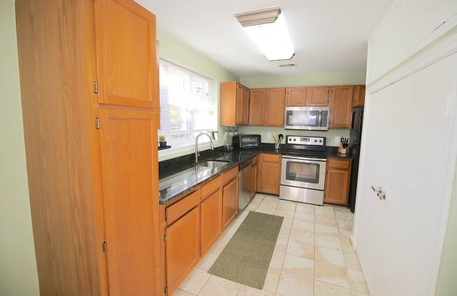 16190 Taconic Cir Gallery 2