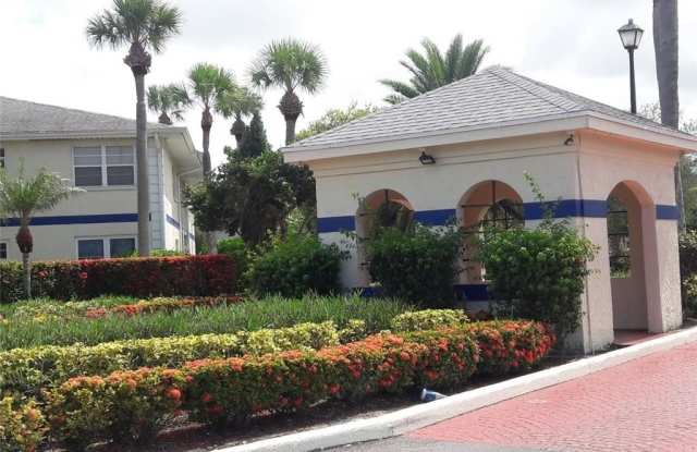 1524 SE Royal Green Circle unit: 101 photos photos