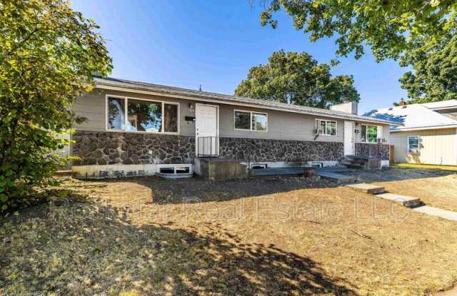 704 East Bridgeport Avenue photos photos