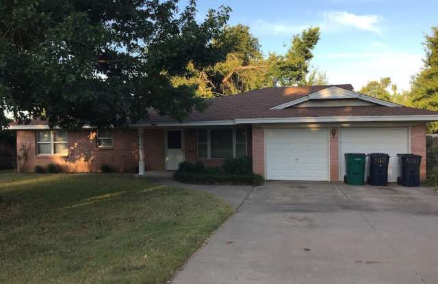 Warr Acres 3 bed 2 bath home! - 4809 North Tulsa Avenue, Oklahoma City, OK 73112