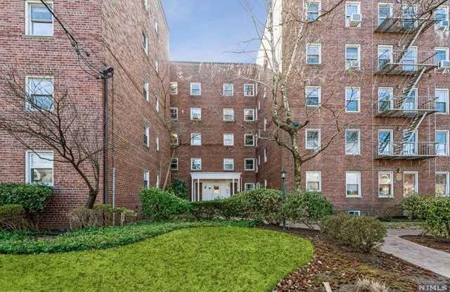 328 North Bridge Plaza - 328 Bridge Plaza North, Fort Lee, NJ 07024