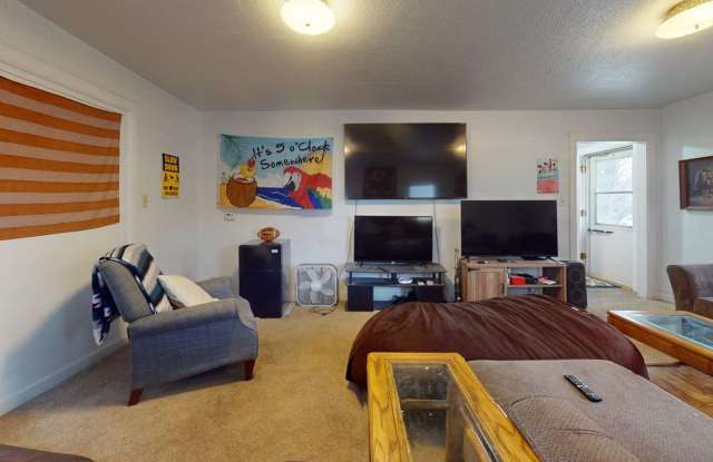 5 Bedroom Home in Campus Area - Available August 1st Gallery 4