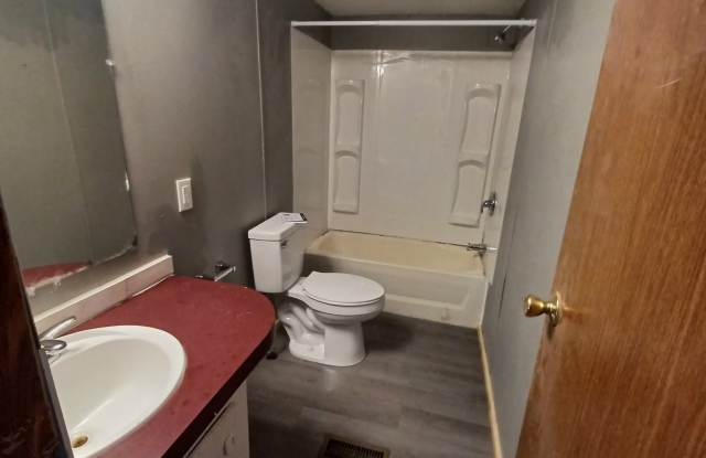 11 Spruce Grove Mobile Home Park Gallery 4