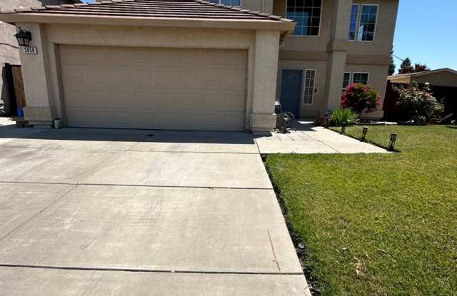 Fantastic 2 Story Home With Desirable Location photos photos