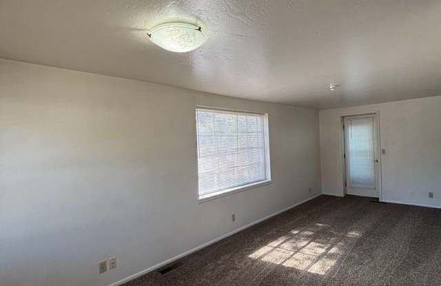 1 Bedroom 1 Bathroom Single Family Home with Bonus Room Gallery 3