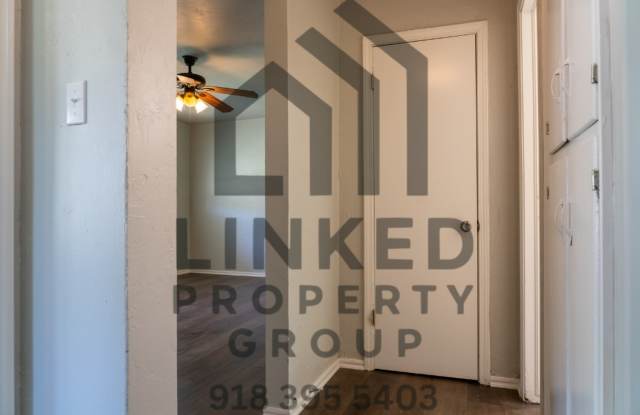 NEWLY RENOVATED 2 BEDROOM HOME! Gallery 3