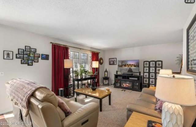 5655 Cresthaven Lane Gallery 4