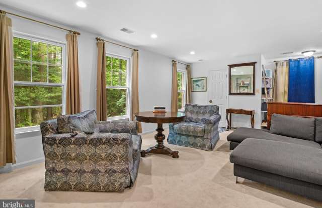 2557 JIGGER Way Gallery 2