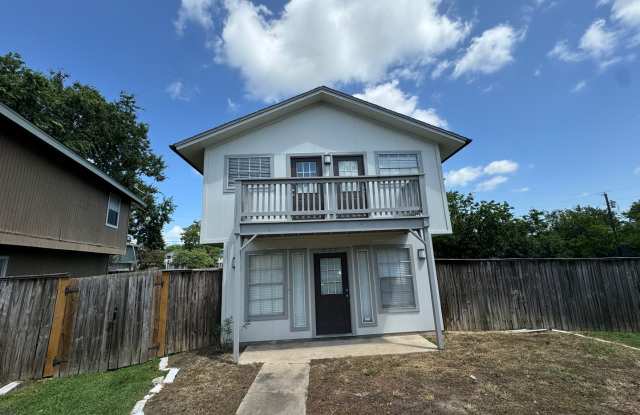 3/1.5 House with HUGE backyard! - 707 Chalet Court, College Station, TX 77840 3/1.5 House with HUGE backyard! - 707 Chalet Court, College Station, TX 77840