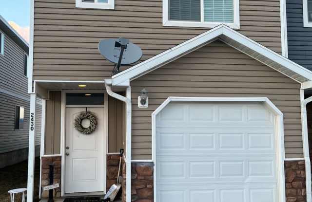 End Unit Vernal Townhome 3 bed 2.5 Bath photos photos