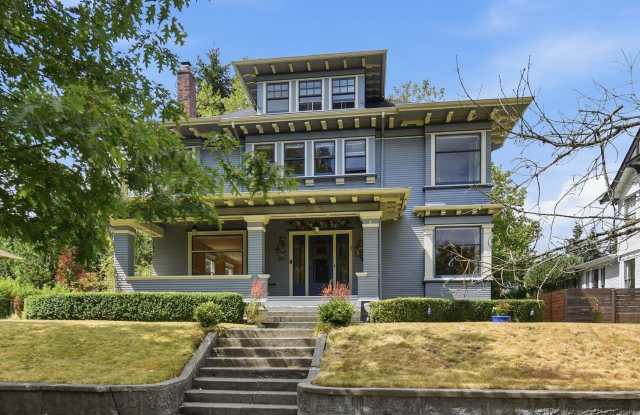 5Bd/2.5Ba Everett Home Gallery 1