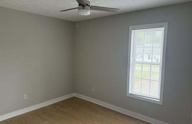 108 North Mapleleaf Avenue Gallery 4
