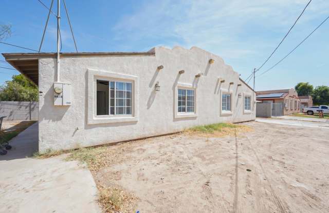 943 S 37 Avenue Gallery 3