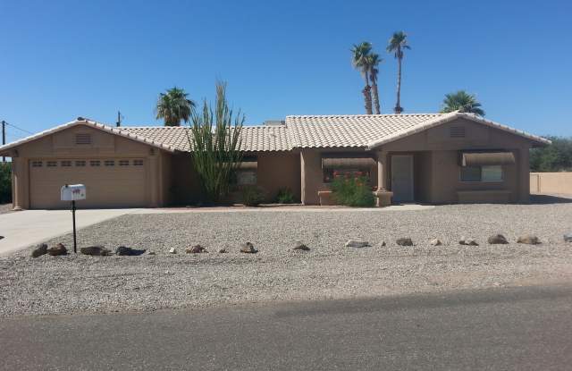 GREAT 3 BEDROOM - LARGE SQFT - FENCED YARD - SIDE PARKING photos photos GREAT 3 BEDROOM - LARGE SQFT - FENCED YARD - SIDE PARKING photos photos