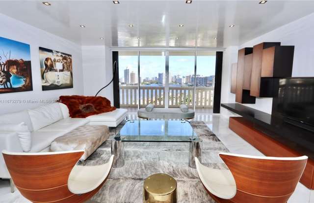 3000 Island Blvd photos photos