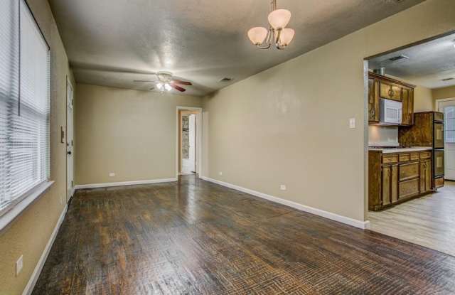 4117 Metropolitan Avenue Gallery 4