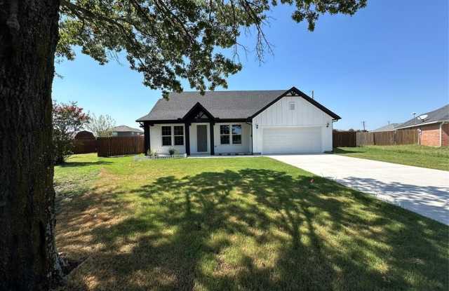 811 Birch Circle - 811 Birch Circle, Van Alstyne, TX 75495