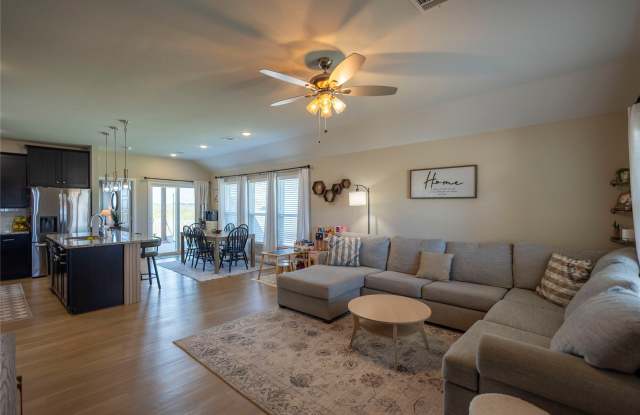 110 Aquilla Way E Gallery 2