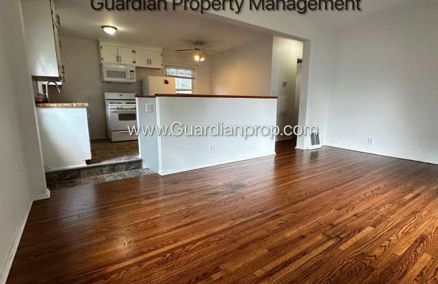 St Louis Park Single Family Home, $200 Monthly Discount for 1st Lease Term, 2 Baths, Office, Newly Finished Hardwood Floors Gallery 4