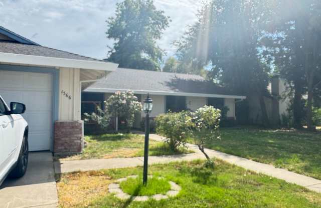 3 bed 2 ba house- Yuba City photos photos