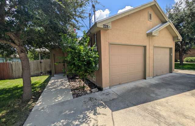 3/2/1 Duplex w/ Stained Concrete Floors Throughout! Refrigerator Included /Fenced in Yard / CISD photos photos