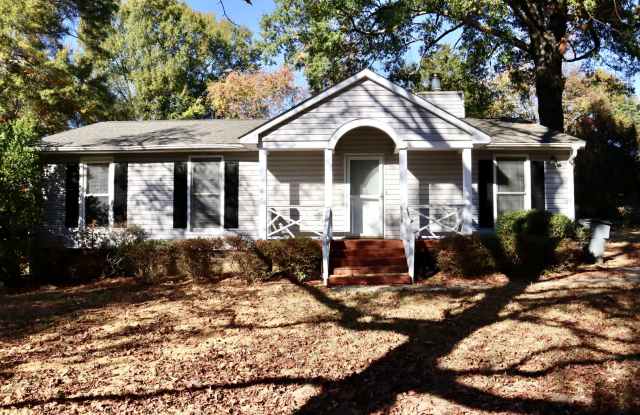 Lovely home in Charlotte - 8331 Gera Emma Drive, Charlotte, NC 28215