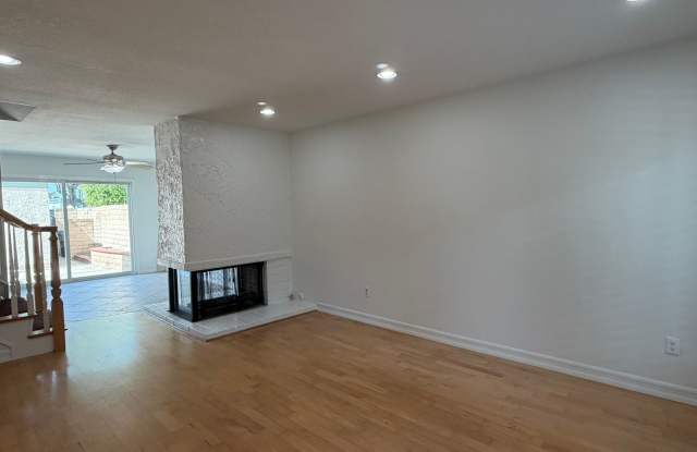 3 Bedrooms + Den/Office, available now! Gallery 4