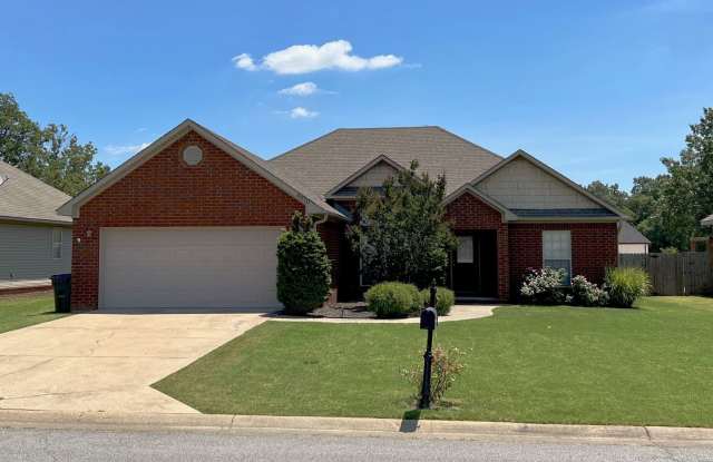 3 Bed, 2 Bath Brick Home with Two-Car Garage, Jetted Tub, and Fenced Yard Gallery 1