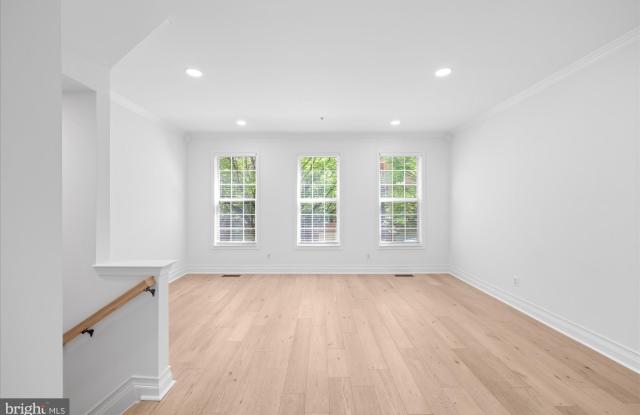 329 HELMUTH Lane Gallery 2