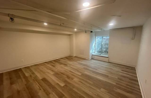 2 Bed Condo in Graduate Hospital Gallery 3