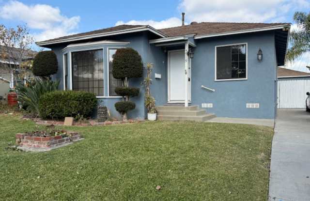 ***MUST SEE 3BR/2BA HOME IN LAKEWOOD*** Gallery 1