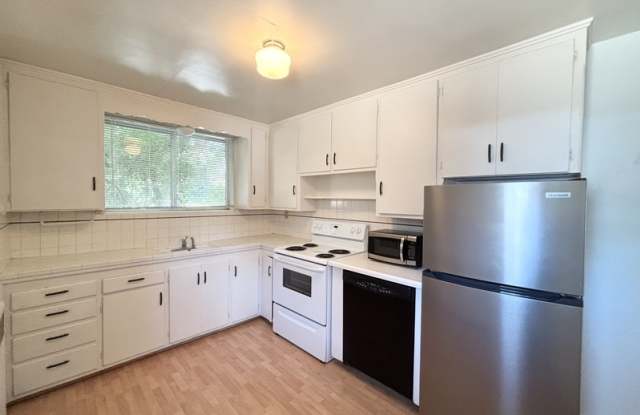 680 Elizabeth St - 4 photos photos