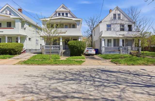 2935 E 121st St photos photos