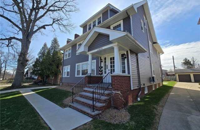 13839 Clifton Boulevard photos photos