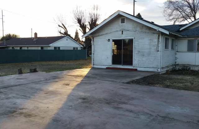 Large 3 br near YVCC photos photos